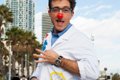 Ayudamos al actor Fermí Fernandes a llenar de besos y sonrisas el Hospital del Mar?